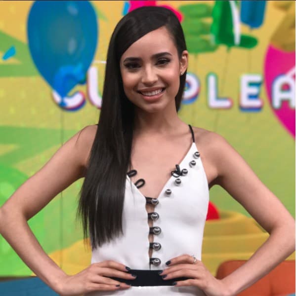 La estrella de Disney Channel,
<b><a href="http://www.univision.com/temas/sofia-carson" target="_blank">Sofia Carson</a></b> llegó a
<b><a href="http://www.univision.com/shows/despierta-america" target="_blank">Despierta América</a></b> para cumplir el sueño de un grupo de fans que morían por conocerla.