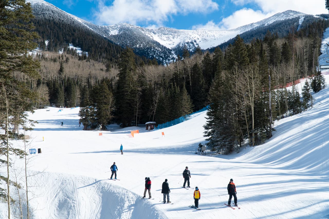 Arizona Snowbowl abrió este miércoles con una pulgada de nieve fresca en las últimas 24 horas. 
<br>