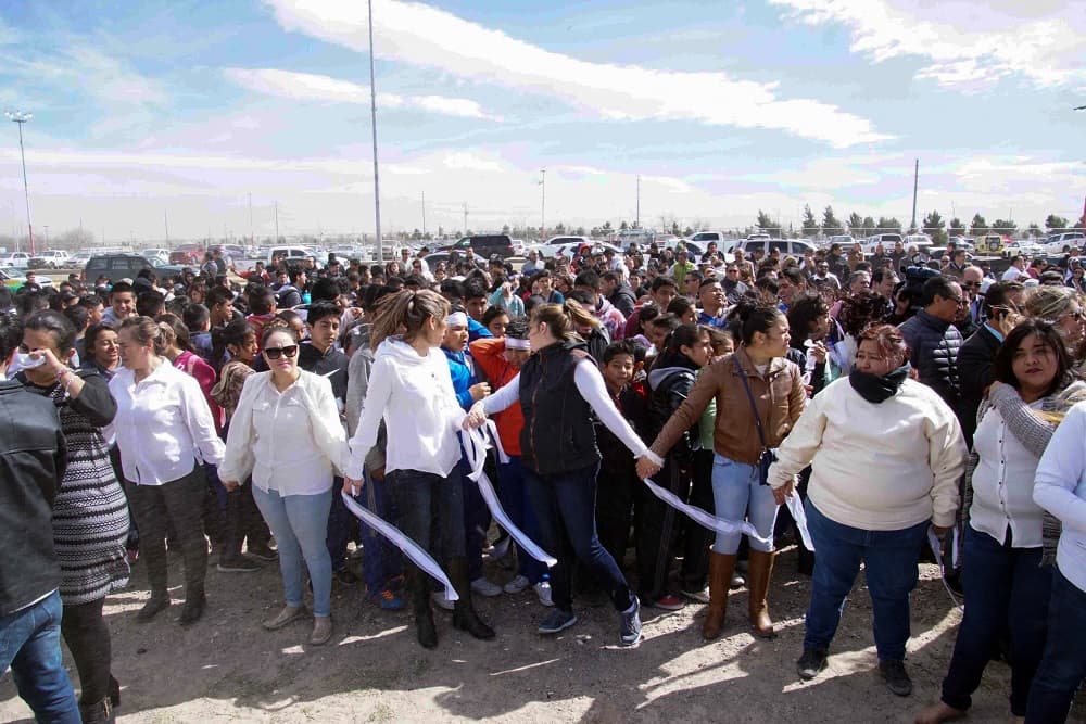 Claudia Celaya, una inmigrante salvadoreña que fue deportada de Estados Unidos hace 10 años, señaló que este es el momento en que la comunidad hispana debe hacer escuchar su voz, porque la retórica antiinmigrante no afecta solamente al pueblo mexicano.