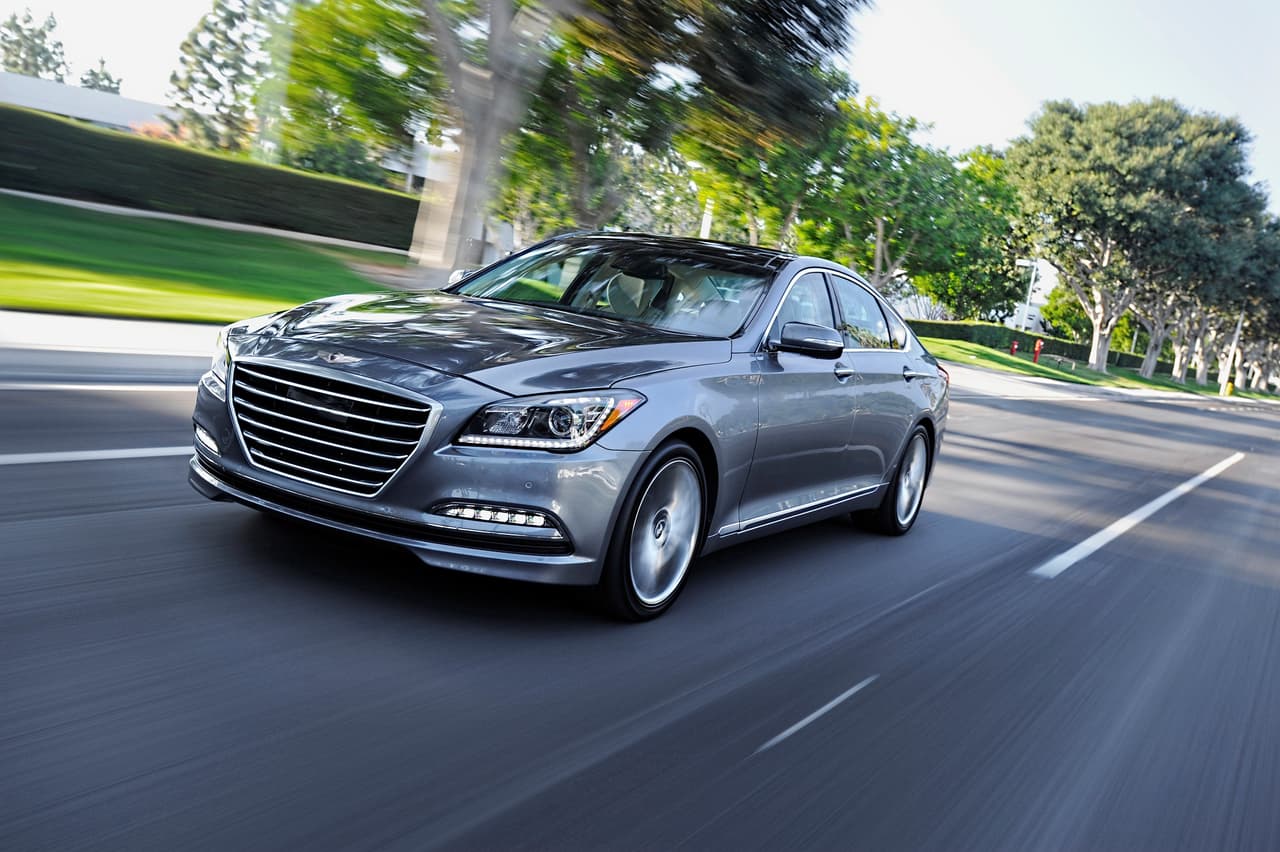 <b>Autos grandes de lujo: </b>El
<b> Genesis G80 </b>es el primer modelo de la recien estrenada marca coreana de vehículos de lujo Genesis y es la continuación del antiguo Hyundai Genesis. El G80 debutó al público con buena estrella, ya que arrancó ganando el codiciado premio ‘Selección Tope de Seguridad Plus’ del IIHS para 2017.