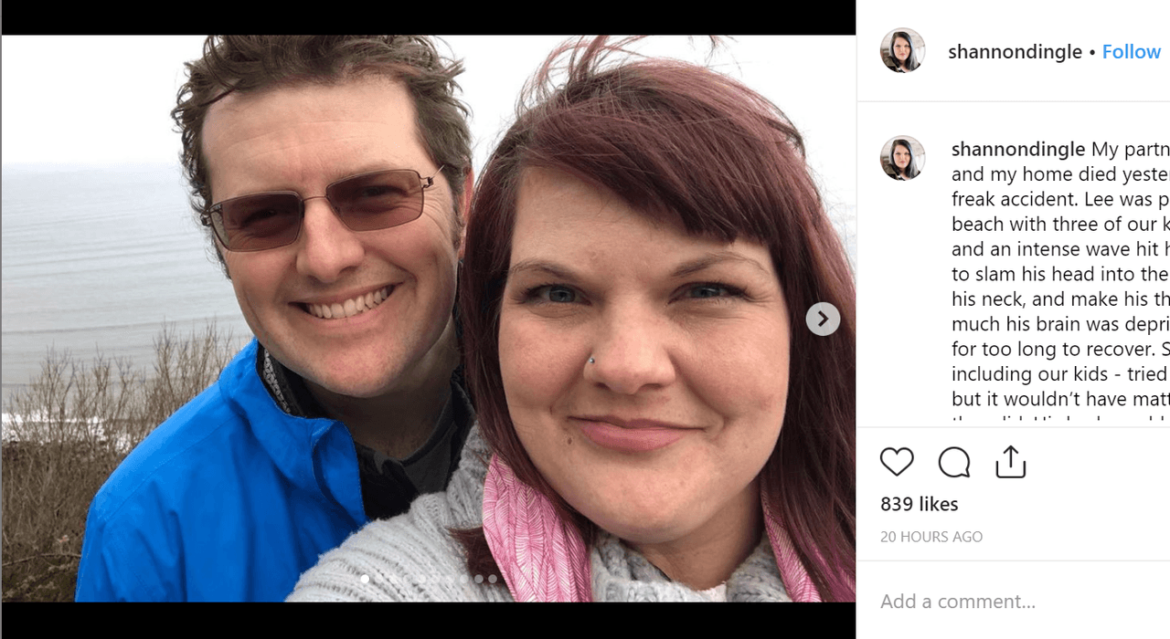 Un padre de seis hijos muere en la playa tras ser golpeado en la cabeza por una fuerte ola 