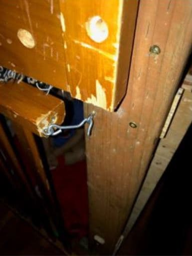 Los nombres y edades de los pequeños no fueron revelados por las autoridades.
<br>En esta imagen se aprecia las modificaciones hechas para mantener a los niños en cautiverio.