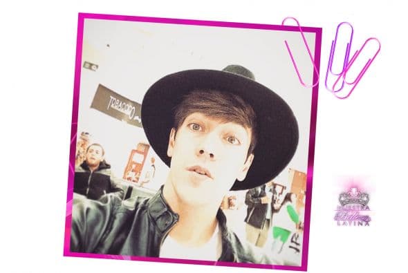 Roger comenzó a los 11 años de edad su carrera dentro de los medios. Durante una década Roger González fue estrella para Disney Channel. Roger es uno de los artistas juveniles más influyentes y queridos en toda América Latina. Actualmente es protagonista del musical “Hoy No Me Puedo Levantar”. Cuenta con más de 1 millón de seguidores en redes sociales. Roger llega a la novena temporada de Nuestra Belleza Latina para traerte todo lo que está pasando en redes sociales. ¡Conócelo!