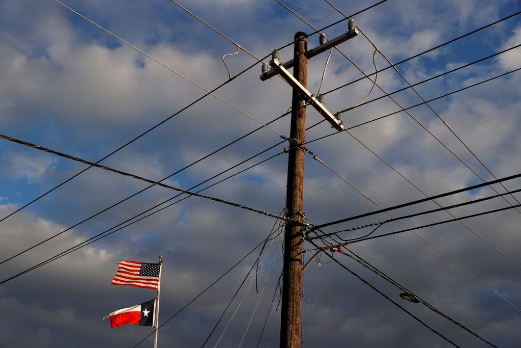 Más de $16,000 una factura: Texas prohíbe suspender el servicio de electricidad a quien no pueda pagar