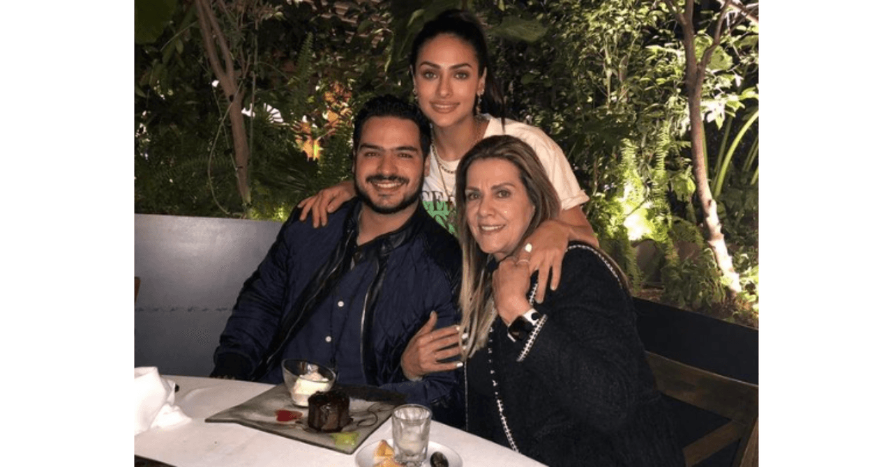 Renata Notni con su mamá