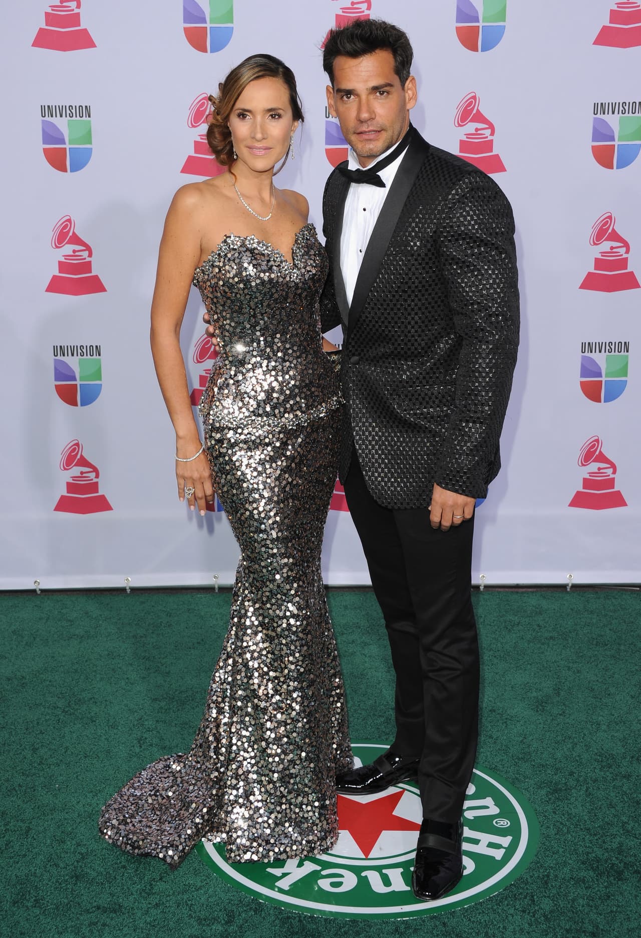 El actor chileno Cristián de la Fuente, quien está por cumplir 17 años de casado con Angélica Castro, brilló a su lado durante los Latin GRAMMY de 2012, celebrados en el Mandalay Bay Events Center en Las Vegas.
<br>La pareja tiene una hija, Laura, de 14 años de edad.