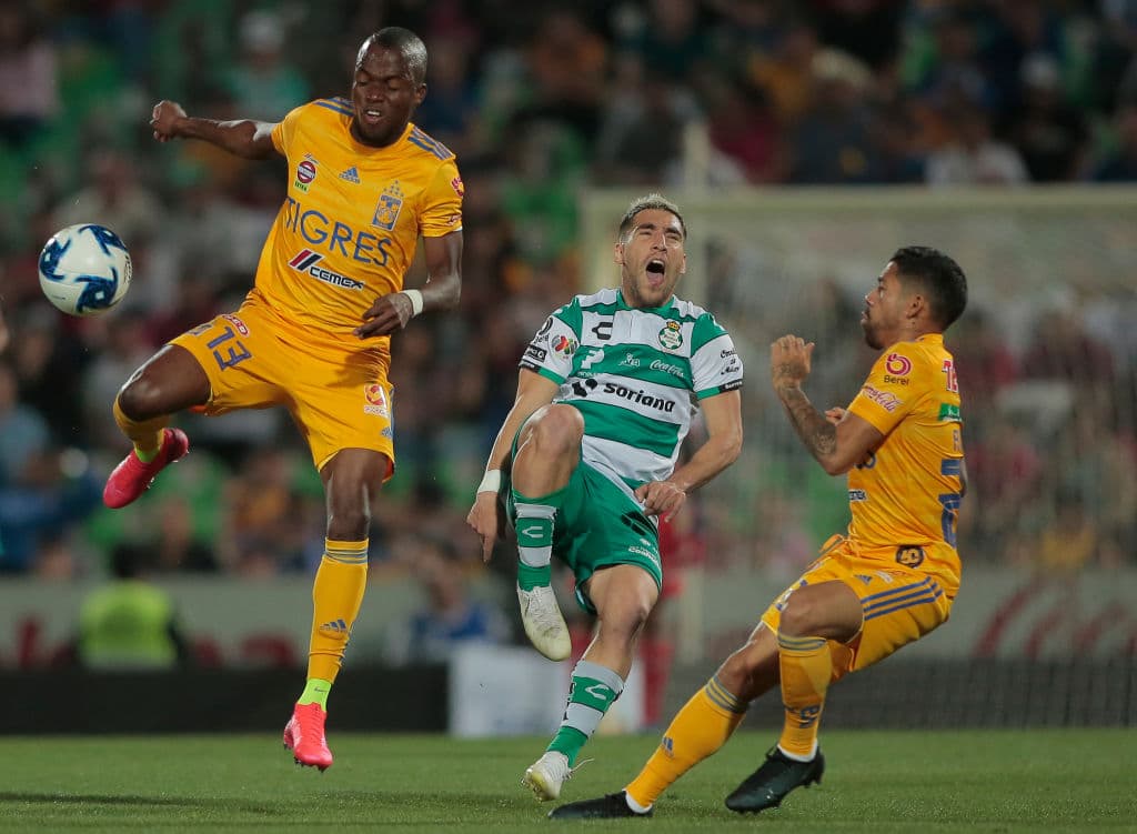 Logró el título de goleo y pegó el salto a Europa con el West Ham inglés.