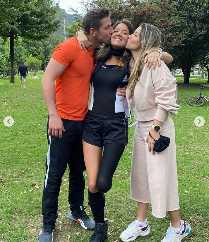 El miércoles Daniella Álvarez también compartió con sus seguidores un video que muestra 
<b><a href="https://www.univision.com/shows/despierta-america/daniella-alvarez-muestra-la-terapia-que-lleva-para-recuperar-la-sensibilidad-en-su-pierna-video" target="_blank">cómo son sus terapias </a></b>físicas después de la amputación de su pierna. 
<br>