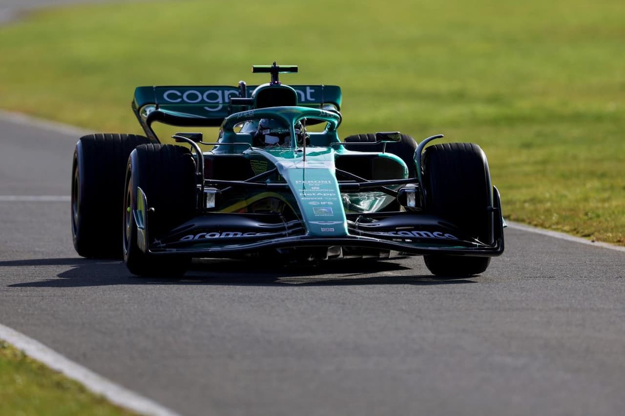 Sebastian Vettel y Lance Stroll, de Aston Martin, competirán en este AMR22.