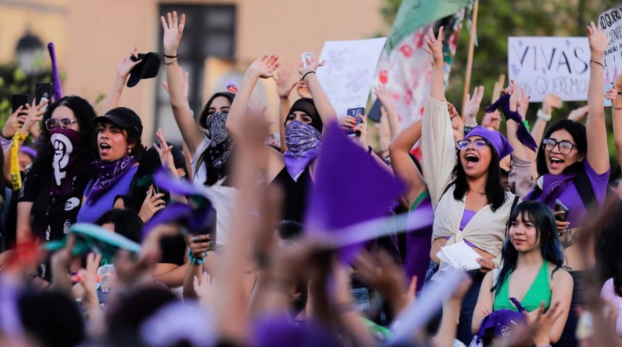 Ola violeta recorre México en 8M: Miles de mujeres se unen en una sola exigencia de justicia