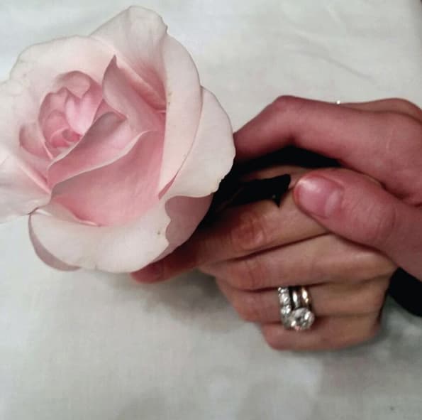 Durante este proceso ha contado con todo el apoyo de su familia, en especial de su hija Constanza. "Mi Cons siempre conmigo!!! #DeLaManoPorLaVida!!!!#fuerzafuria" escribió junto a esta imagen.