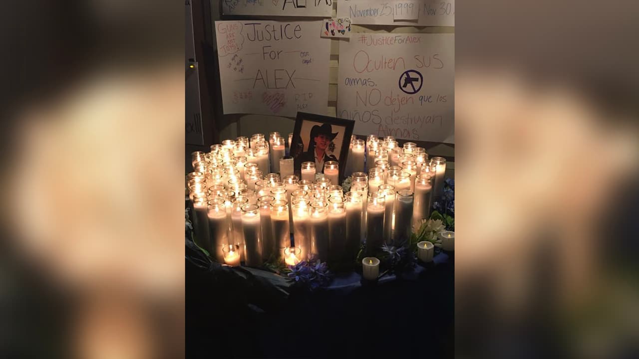 Según relataron testigos, el sospechoso había estado jugando apuntado con su mano a los presentes en la casa. Luego buscó una escopeta y se fue corriendo a su cuarto.