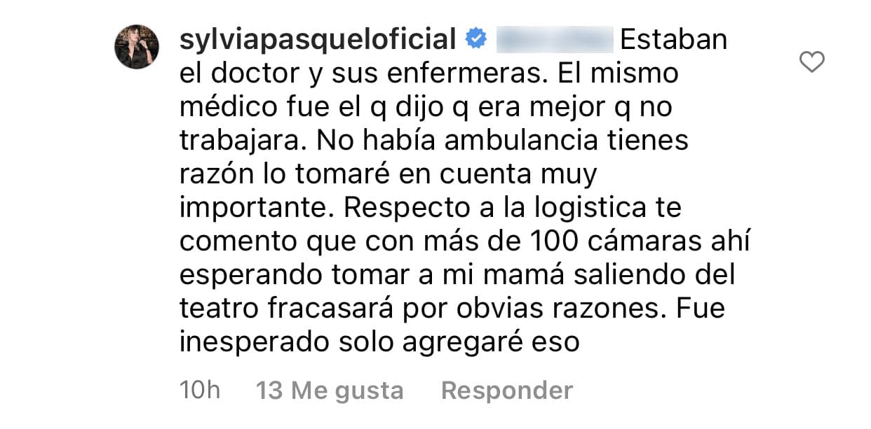 Referente a que exista una ambulancia, la hermana de Alejandra Guzmán dijo que "lo tomará en cuenta": "Con más de 100 cámaras ahí esperando tomar a mi mamá saliendo del teatro (hicieron que la logística) fracasara por obvias razones.
<b>Fue inesperado, solo agregaré eso</b>", zanjó para evitar más polémica sobre la crítica que recibió.
<br>