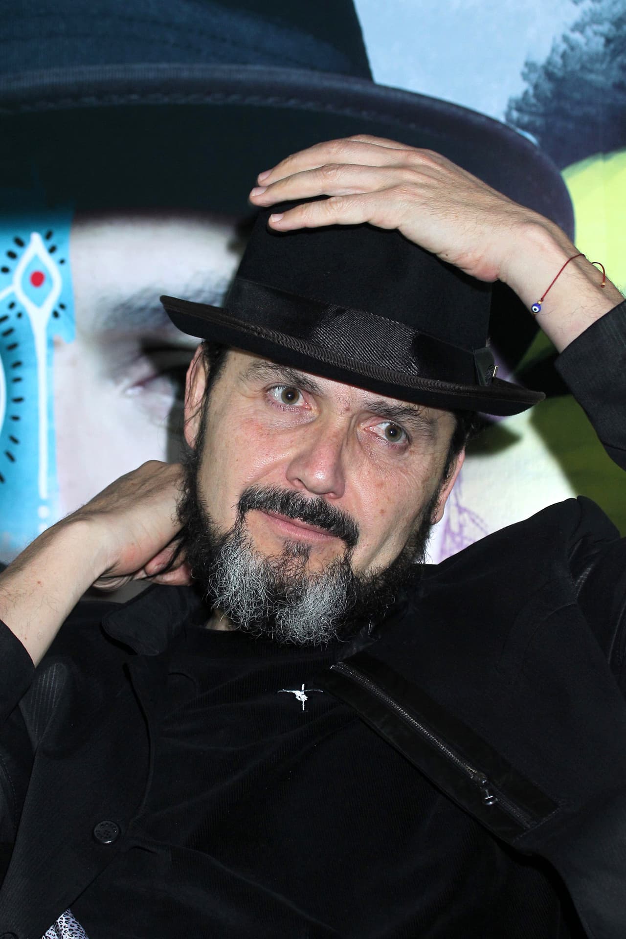 "Soy un renacido después de 
<b><a href="https://www.univision.com/musica/reily-reconocio-que-si-es-un-adicto" target="_blank">lo que pasé</a></b> y nunca voy a dejar de dar gracias. Espero poderme conservar como hoy, tener la coherencia de ahora, tener la claridad que tengo hoy y el disco que tengo hoy", afirmó.