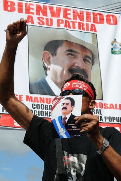 El mandatario instó a Zelaya a retornar a Honduras porque "aquí nadie lo va a apresar". El ex presidente está en República Dominicana desde el 27 de enero de 2010, adonde viajó con un salvoconducto que le otorgó Lobo, quien ese día asumió para una gestión de cuatro años. La fiscalía lo ha encausado por siete delitos, cinco políticos y dos por corrupción.