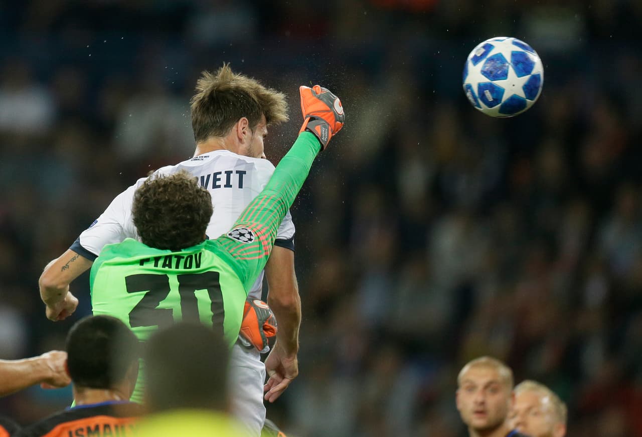 Sin embargo, al minuto 38, el defensor Havard Nordtveit volvió a poner a la visita en ventaja con este cabezazo.