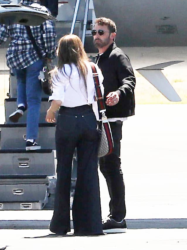 "Ben está acostumbrado a los flashes, pero 
<b><a href="https://www.univision.com/famosos/jennifer-lopez-ben-affleck-luna-de-miel-guardarropa-fotos" target="_blank">sintió que la luna de miel fue un tsunami</a></b>", dijo una fuente de Page Six el pasado jueves 11 de agosto. 
<br>