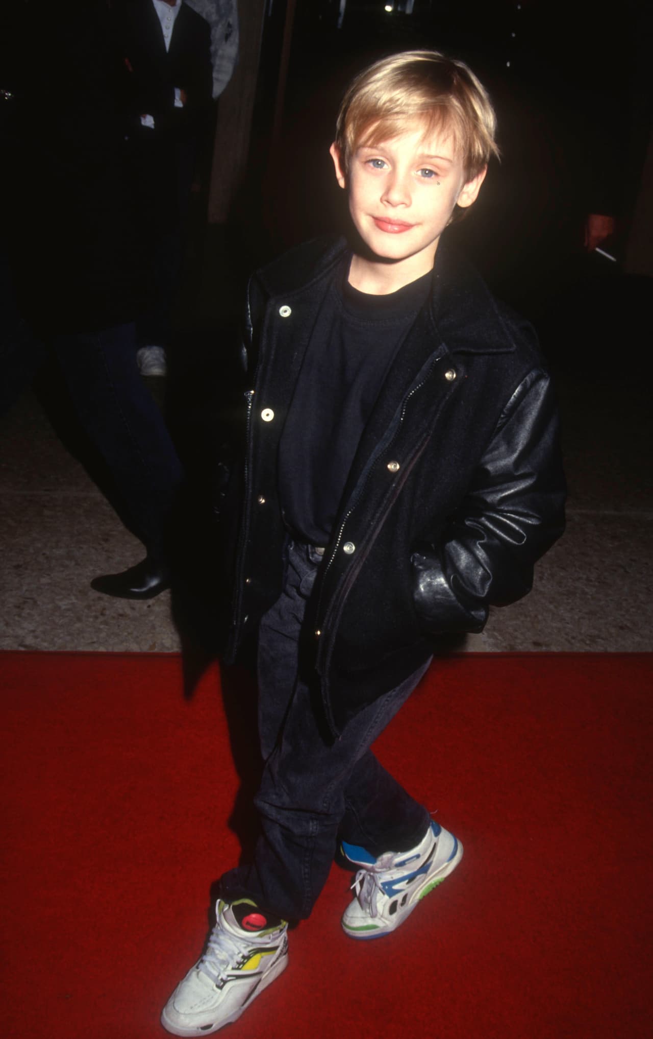 También mostró su talento en el género del drama y thriller en ‘The Good Son’ (1993), película en la que dio vida al psicópata Henry y compartió créditos con Elijah Wood.