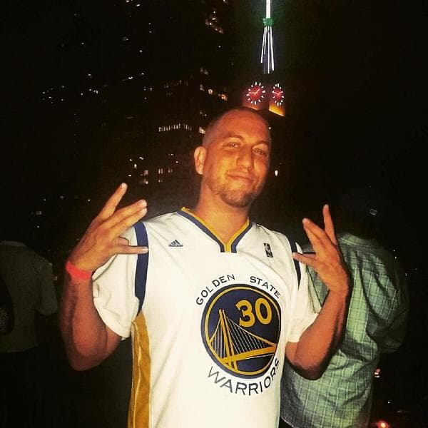 Fans muestran su apoyo a los Warriors