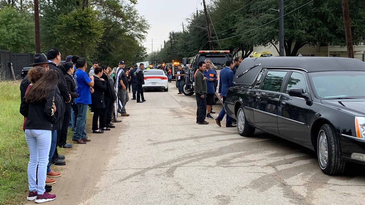 Martínez era un inmigrante originario de México, padre de tres hijos, dueño de un negocio de grúas.