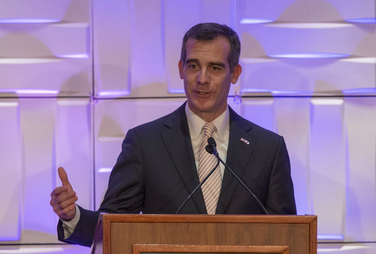 El alcalde de Los Ángeles, Eric Garcetti.