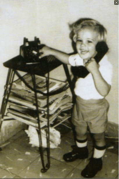 Tal parece que la genética de William se manifestó en su hijo Christopher, pues así es como lucía el actor de origen cubano cuando era un niño.