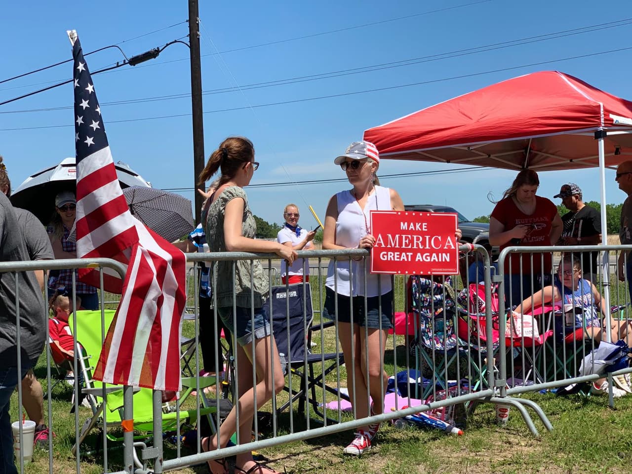 Aunque había simpatizantes y detractores de Trump, la visita del presidente transcurrió en calma y sin contratiempos.