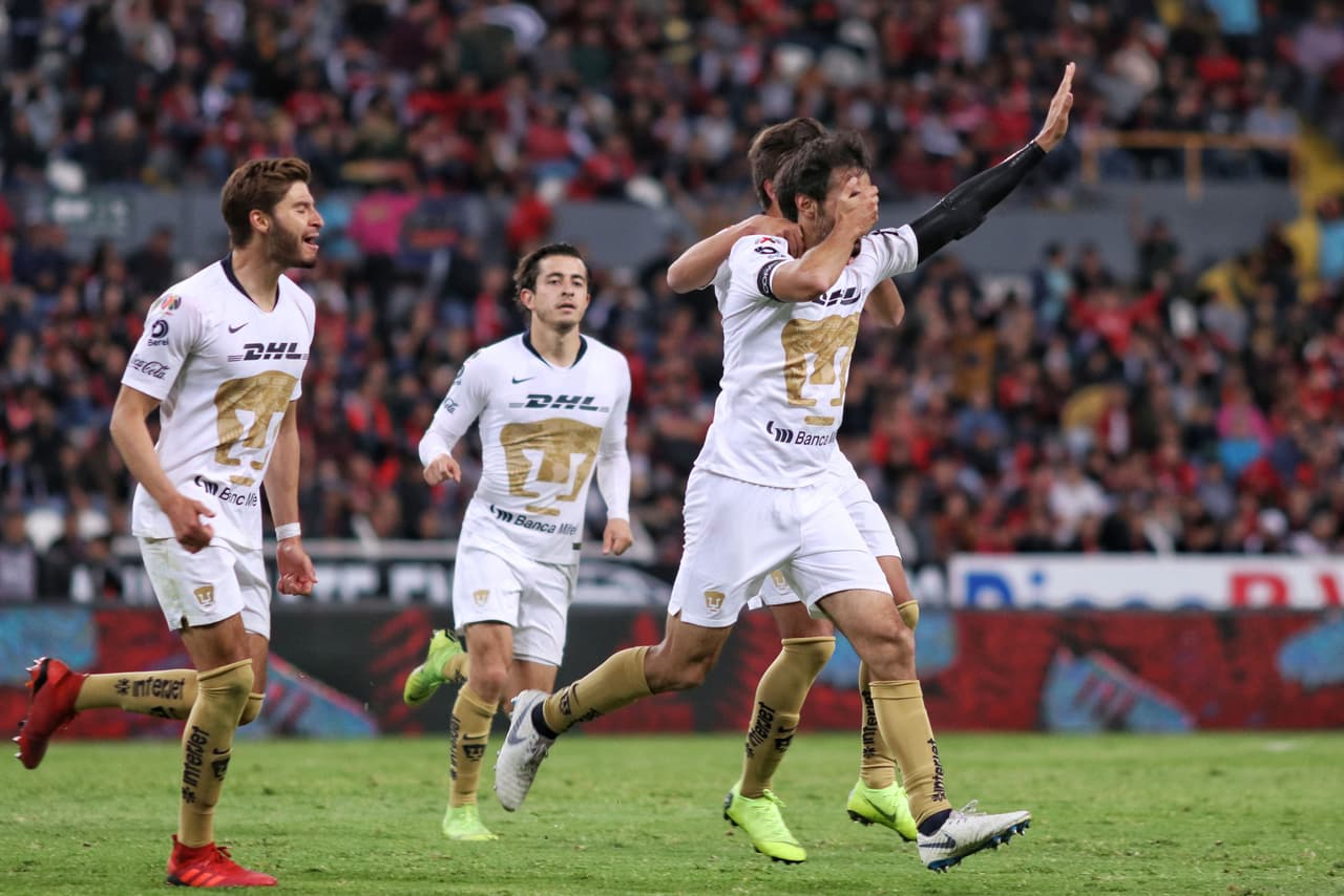 Luego de que el esférico impactara con el travesaño y batiera al portero atlista Edgar Hernández, el balón se incrustó en la portería para marcar el 2-1 definitivo en favor de los Felinos.