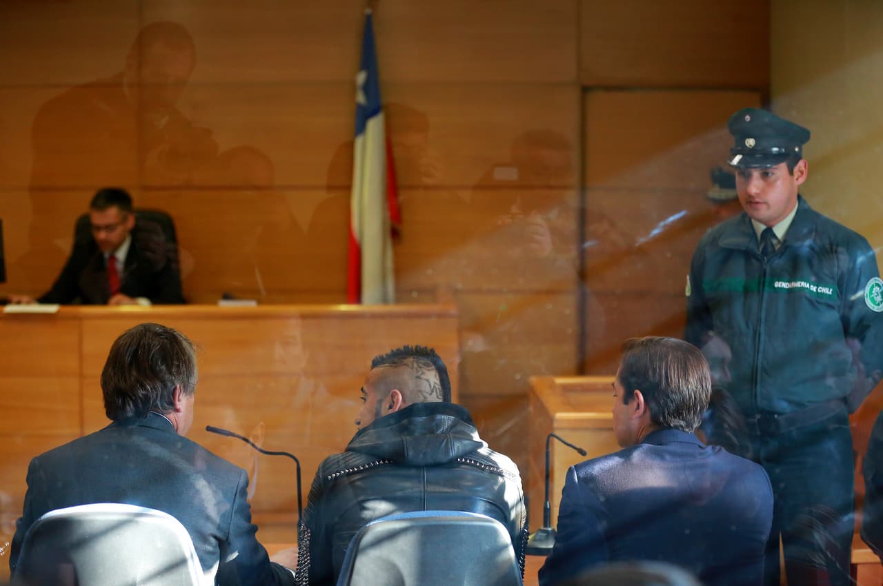 Vidal respondió ante la ley y estuvo detenido durante una noche. Sin embargo, a pesar de tener que pagar una multa, no tuvo mayores consecuencias.