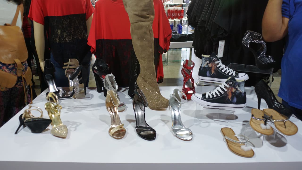 Los tenis en honor a Jenni son de los más cotizados en su boutique, y seguramente lo serán en la nueva tienda.