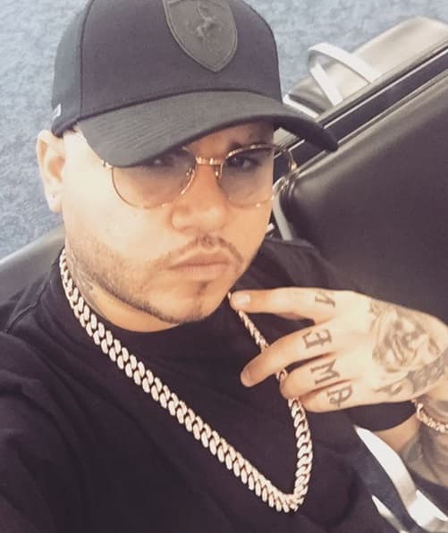 Farruko es otro amante de tomarse selfies. Este cantante además tiene mucho 'style'.