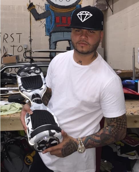 Hasta para presumir patineta se tima una selfie...