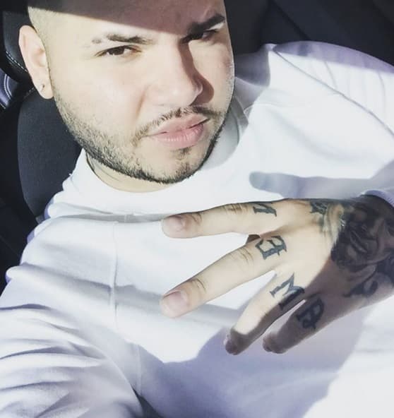 Se emocionaba cuando asistía los conciertos de sus artistas favoritos y se repetía 
<b>“<a href="https://www.univision.com/shows/el-gordo-y-la-flaca/en-confianza-farruko-confeso-que-robo-vendio-drogas-y-vio-frente-a-frente-a-la-muerte-video">yo quiero estar ahí</a>”</b>.