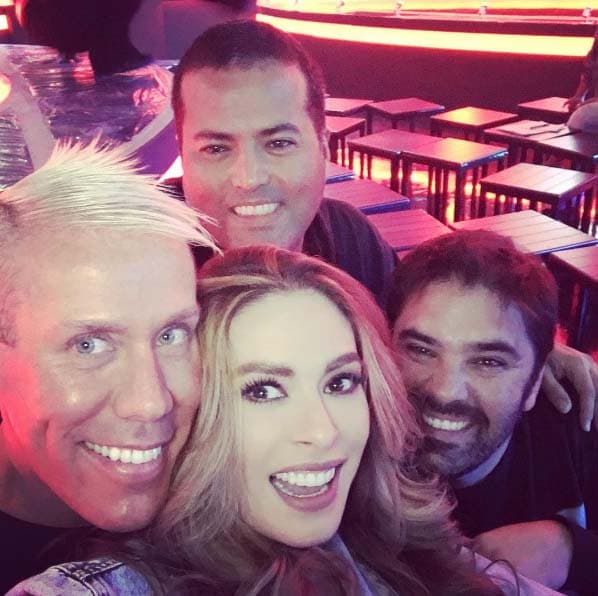 Galilea sabe como divertirse con sus grandes amigos.