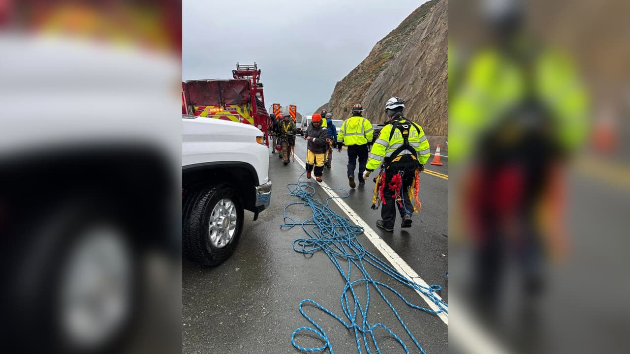 Los equipos de rescate usaron cuerdas para hacer rappel y utilizaron herramientas Jaws of Life (quijadas de la vida) para cortar el vehículo y rescatar a los ocupantes.
<br>