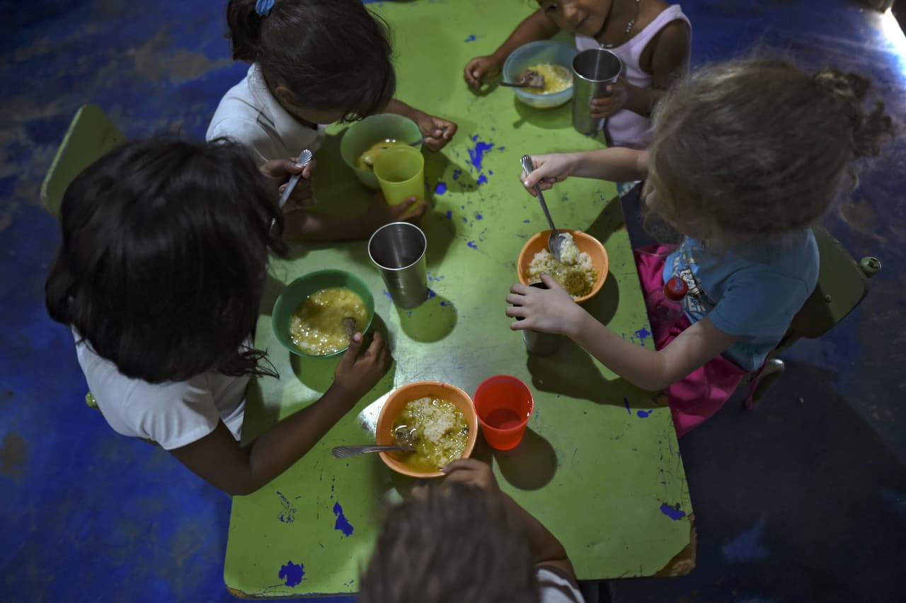 Con carne de burro y caballo en mal estado fueron alimentados cientos de estudiantes en región de Colombia