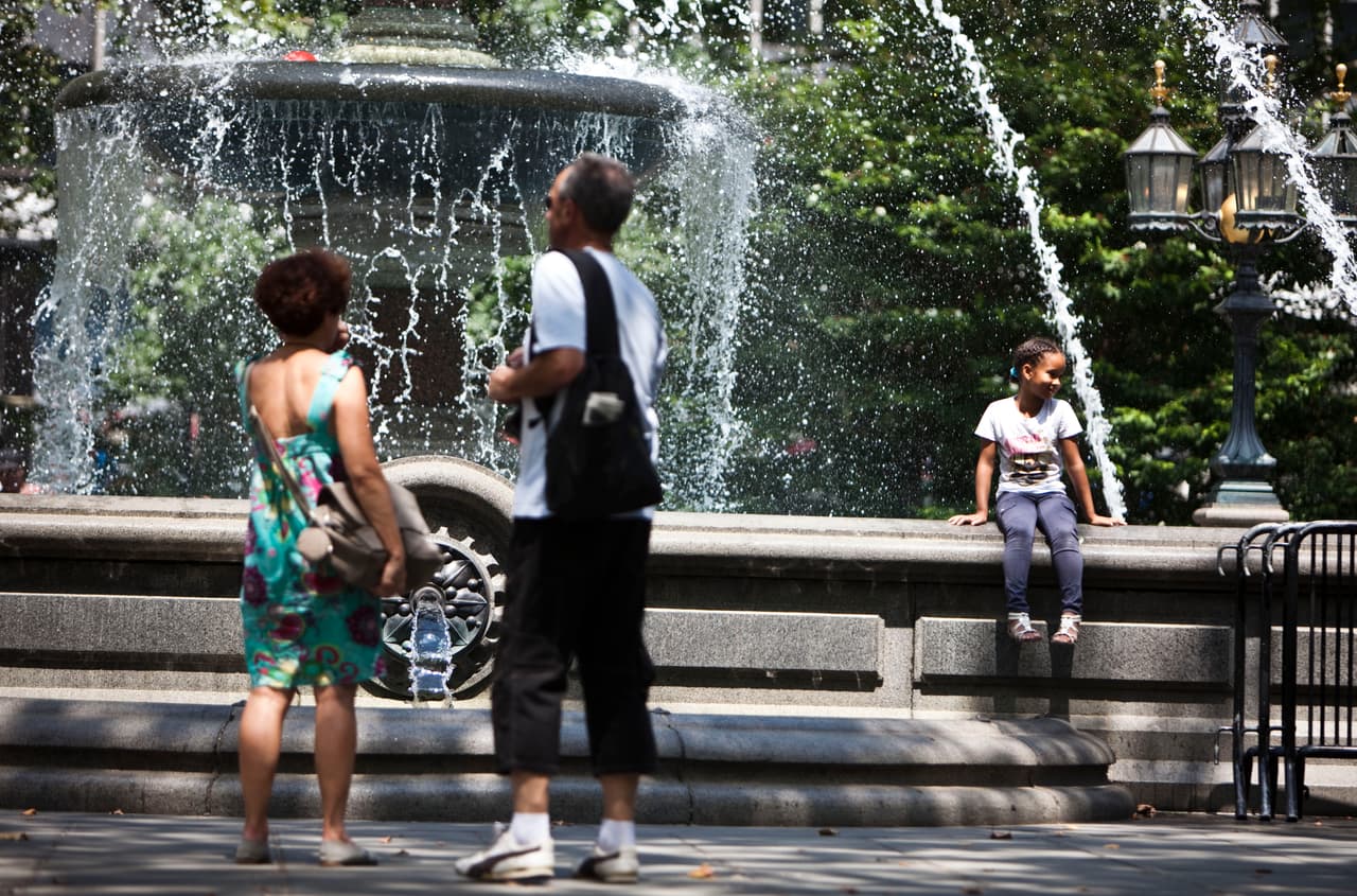 En el caso de que no tenga aire acondicionado en su casa, existen numerosos centros de enfriamiento en la ciudad. Para encontrar uno, visite nyc.gov o llame al 311 para encontrar una ubicación.