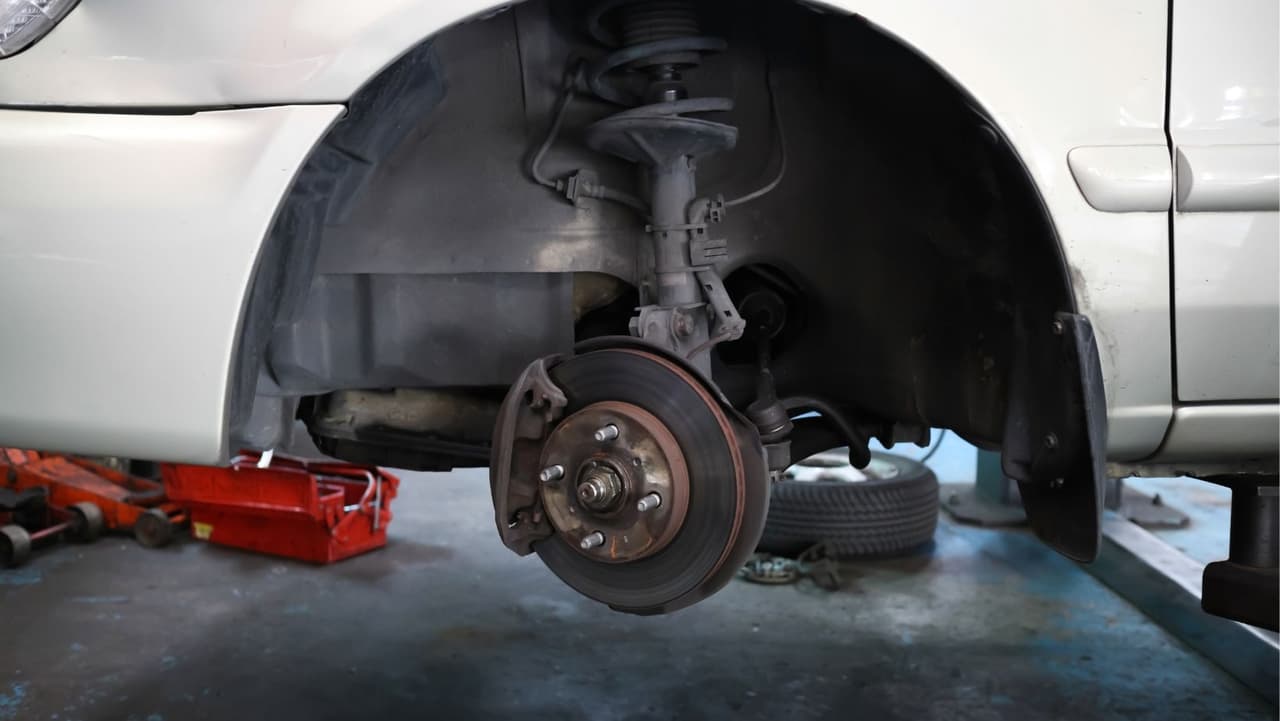 El bloque de elevación trasero no puede tener más de cinco pulgadas por encima de la altura original de fábrica.
<br>