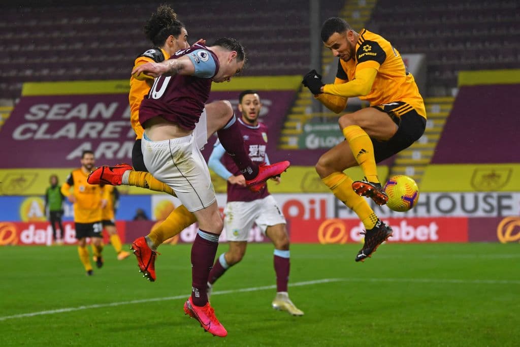 Fábio Silva (89’) marcó el del descuento por medio de la pena máxima. Barnes (35’) y Wood (51’) marcaron por los locales. El siguiente compromiso para los Wolves será recibiendo al Tottenham.
