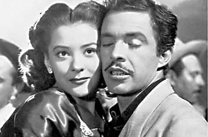 Una de las pocas mujeres que se le resistió fue la primera actriz Silvia Pinal, a quien se cansó de hacerle invitaciones. Ella nunca aceptó.