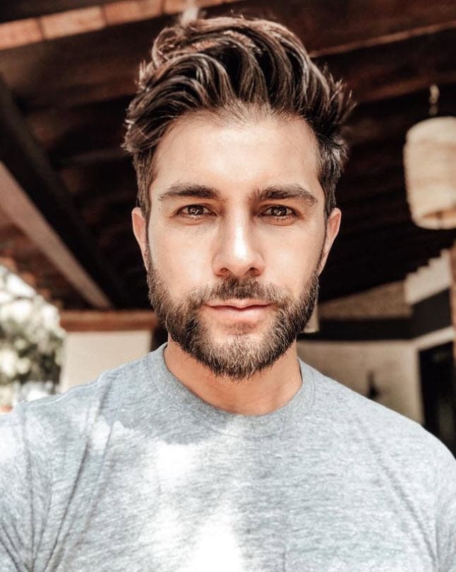 En televisión fue parte de telenovelas como: 'La heredera', 'Amor en custodia', 'Sortilegio' y 'Dulce amargo', entre otras. También ha grabado series: 'El señor de los cielos' y 'Glam girls' son un par de ellas.