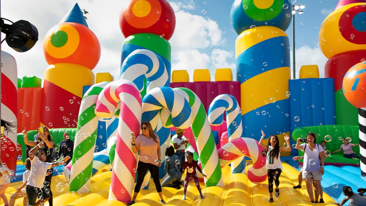 'The Bib Bounce America' ha sido reconocido por el récord Guinness como el parque inflable más grande del mundo.