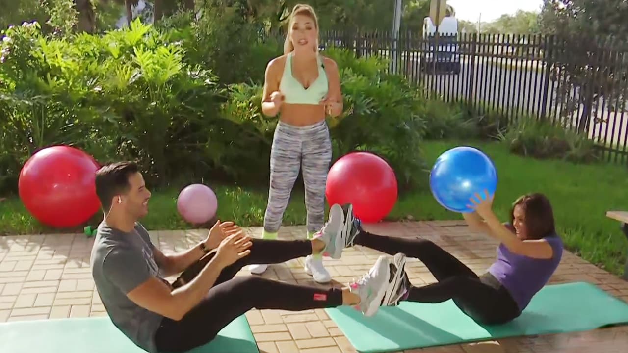 Luego, Yisus y Karlita se pusieron en acción con esta 
<a href="https://www.univision.com/shows/despierta-america/karla-y-yisus-se-ejercitaron-en-pareja-conservando-la-distancia-social-con-la-rutina-de-claudia-molina-video">rutina de pareja</a>, de Claudia Molina.