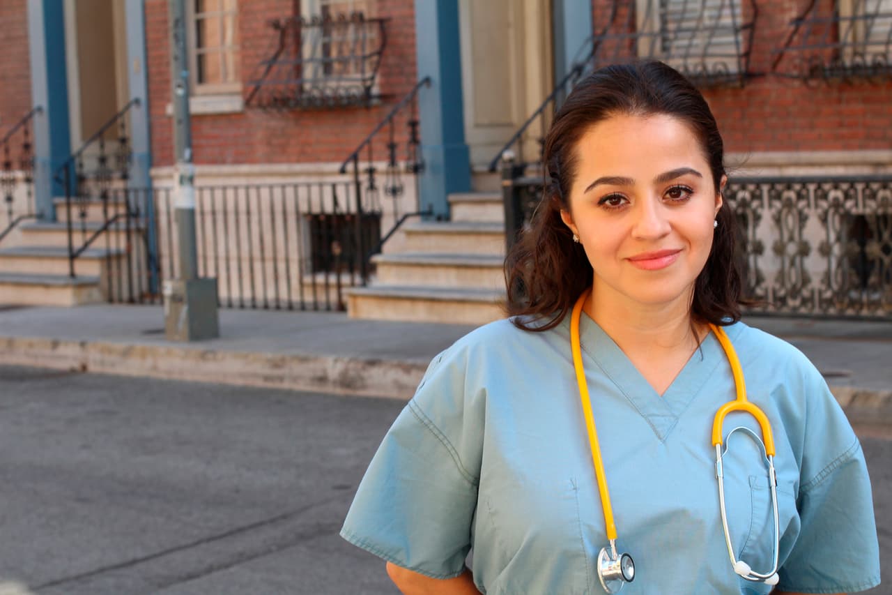 Tienes tanto tiempo con el early voting que puedes estudiar para ser enfermer@ y ser ciudadana a la vez.