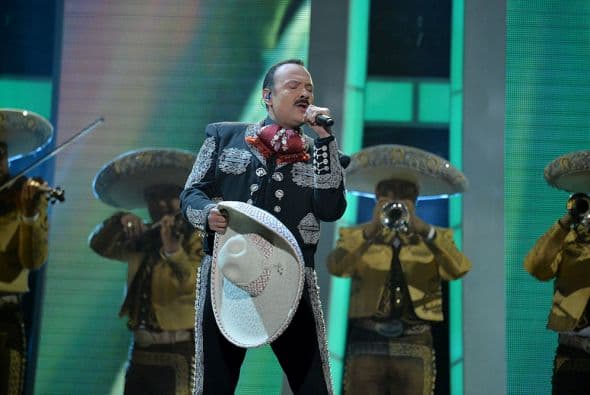 Pero Pepe no estuvo sólo, pues se le unió el gran Miguel Bosé.