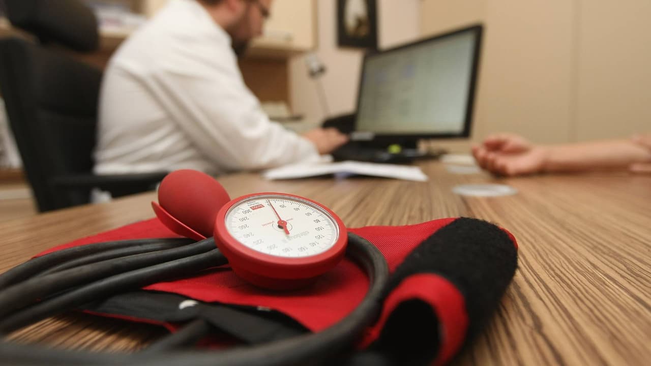 Propuestas del DMV para salud a migrantes indocumentados no serán viables tras nueva ley federal