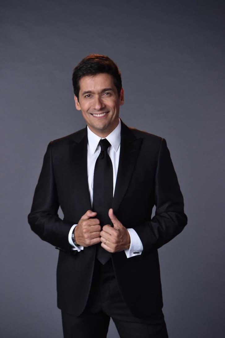 El chileno animará a todas las familias hispanas que sintonizan Univision cada domingo.