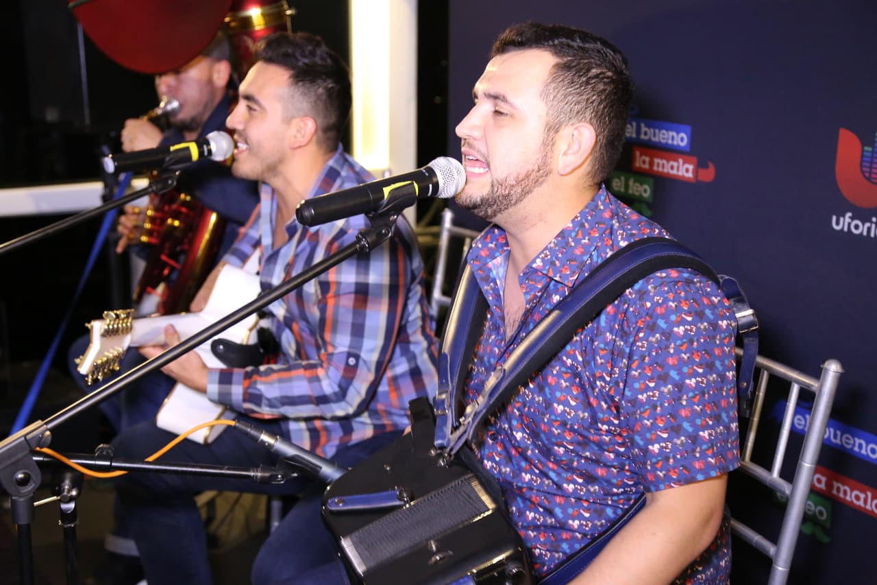 Raúl 'El Pelón', Carla Medrano y El Feo premiaron a sus oyentes con una noche inolvidable al lado de Calibre 50 en un bote privado.