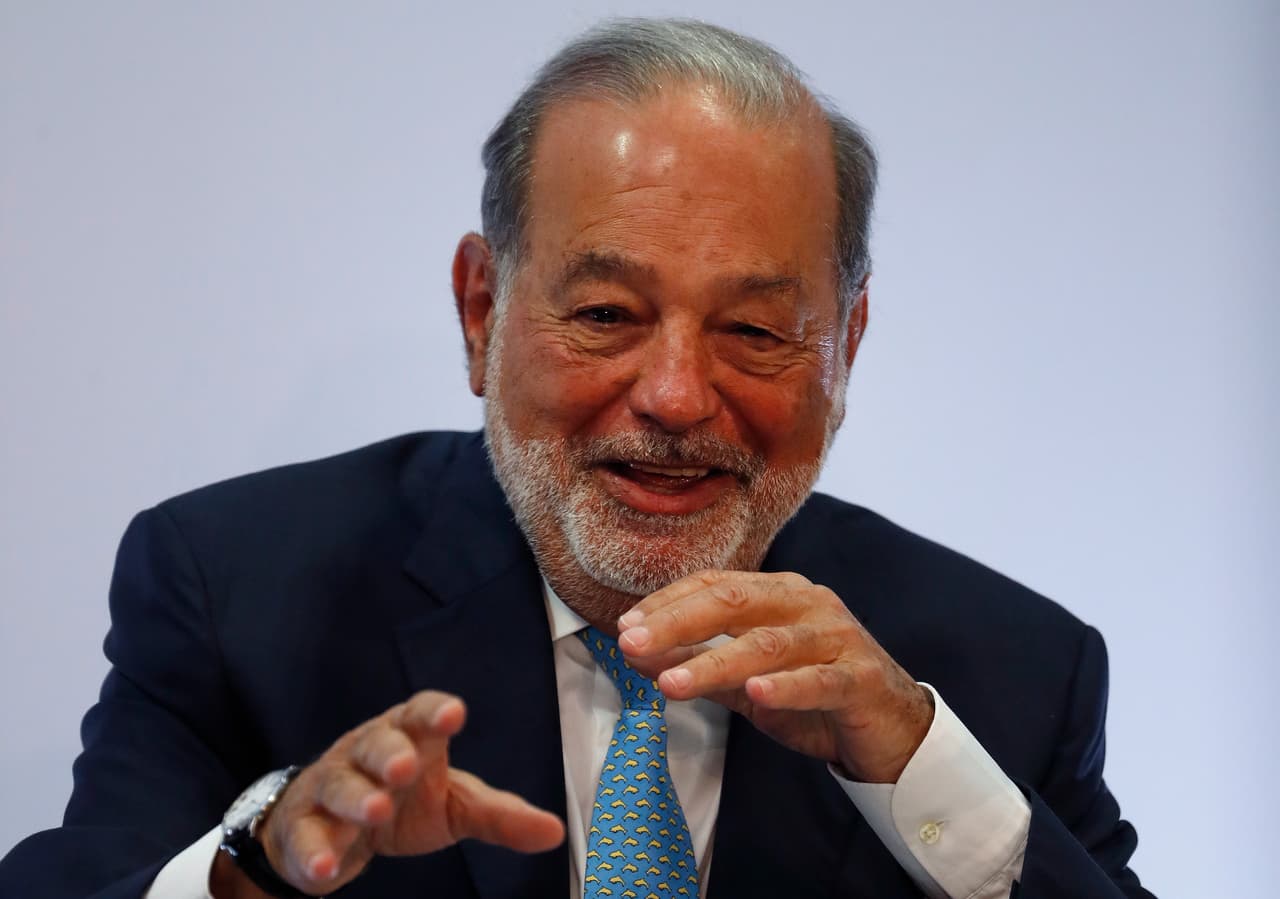 <b>#9: Carlos Slim (56,400 millones)</b>
<br>El multimillonario mexicano también ha tenido pérdidas recientes de más de 200 millones, pero sigue siendo el hombre más rico de América Latina. Entre sus negocios están, o han estado, importantes firmas y empresas reconocidas como Telmex, Telcel, Grupo Carso, Condumex, Sanborns y hasta parte deThe New York Times.