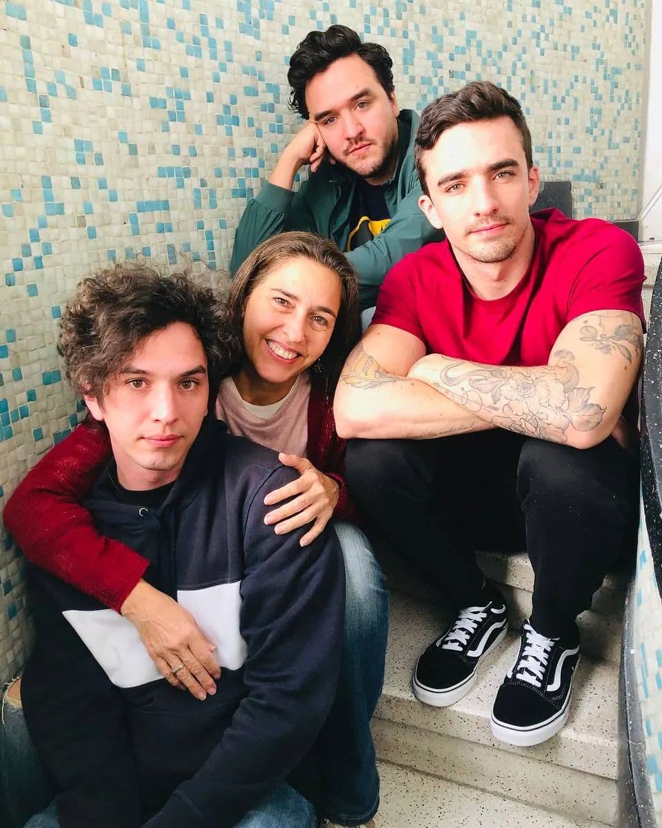 De acuerdo con la dependencia, los implicados habrían asesinado a Andrés y Jorge Tirado, y a su tío debido a la disputa por la residencia, ubicada en la colonia Roma Norte.
<br>